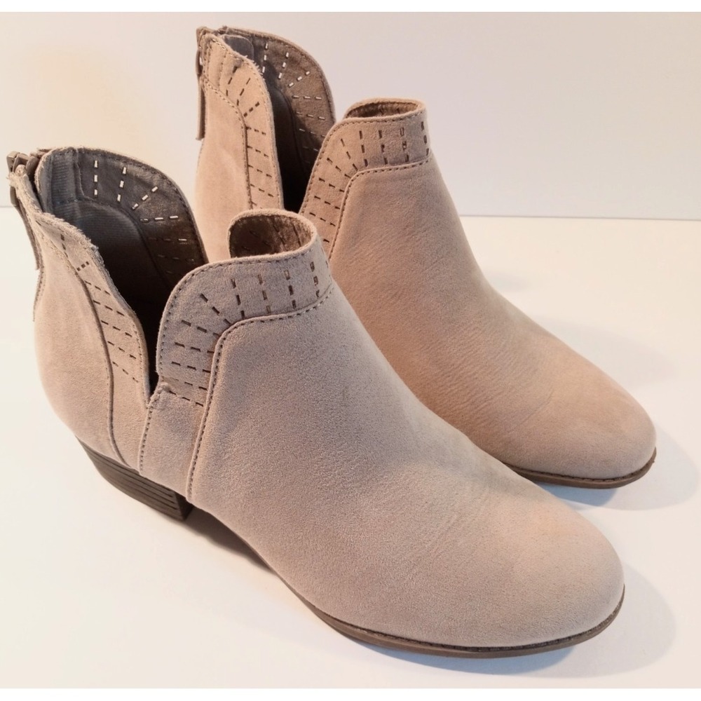Arizona Jean Co. Women's Faux Suede Ankle Boots, Booties, SZ 7 Beige, Block Heel
